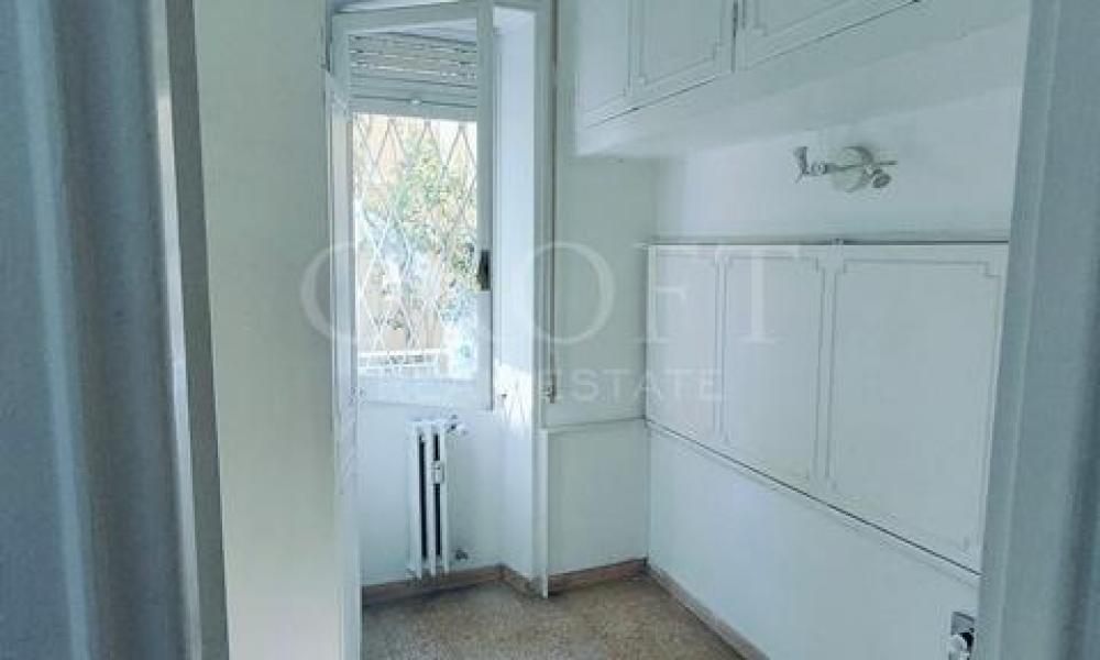 img in gallery