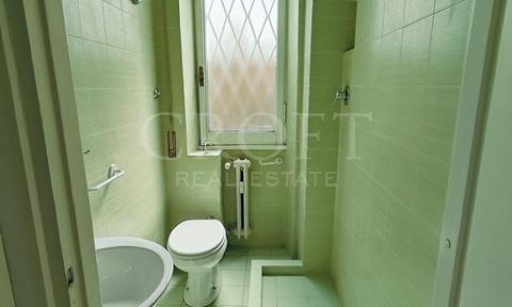 img in gallery