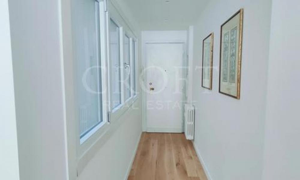 img in gallery