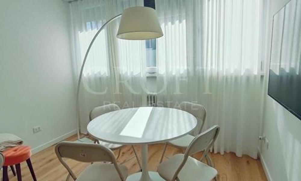 img in gallery