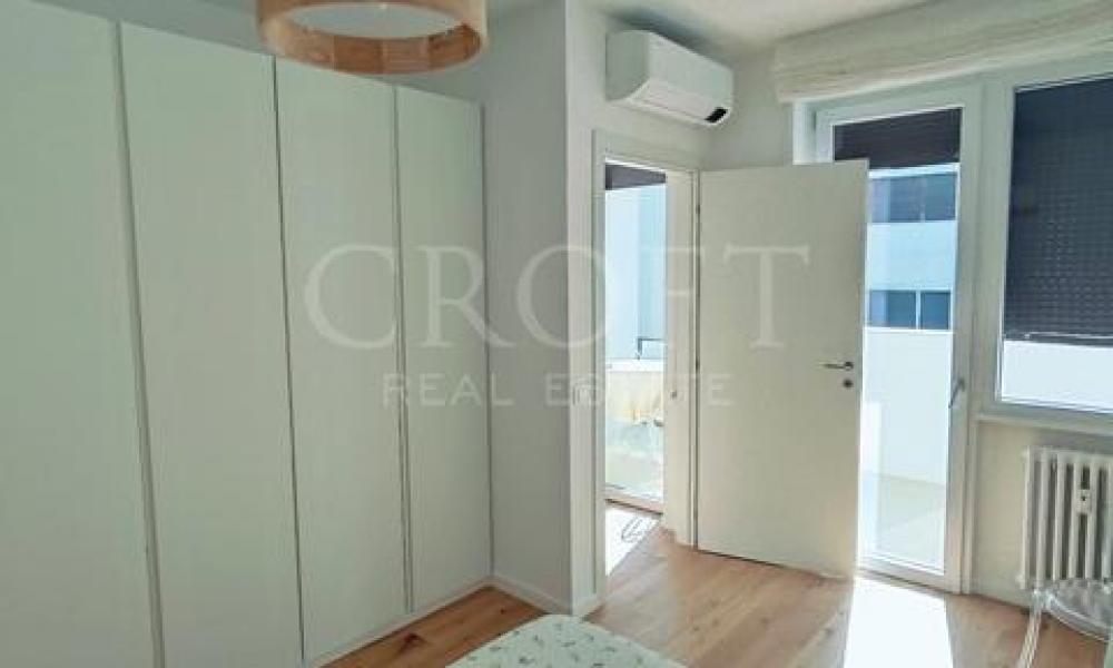 img in gallery