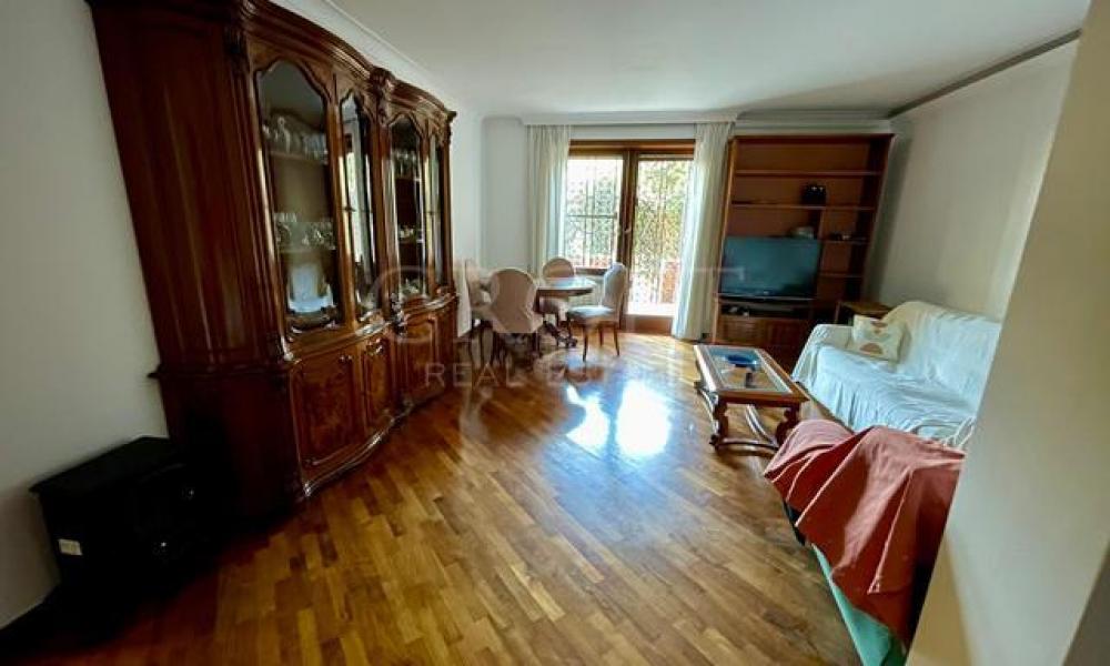 img in gallery