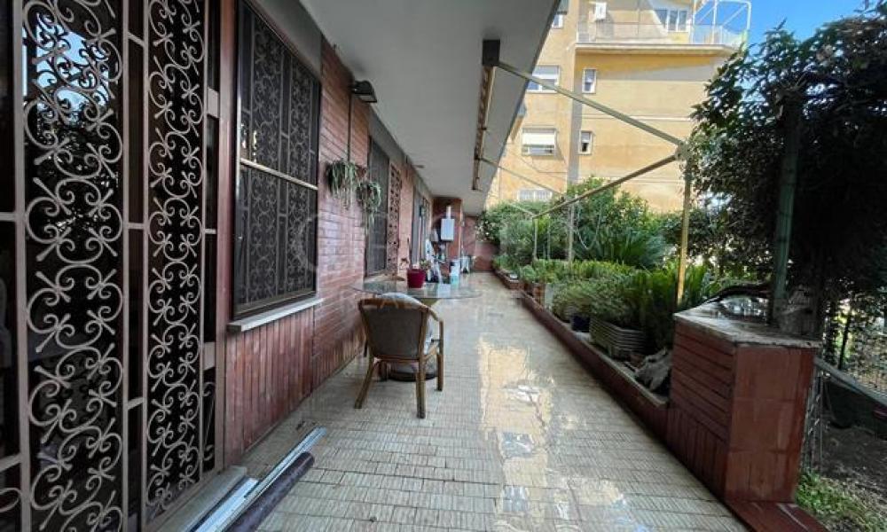 img in gallery