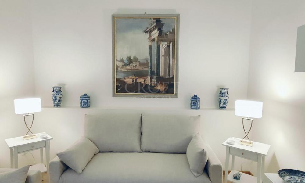 img in gallery