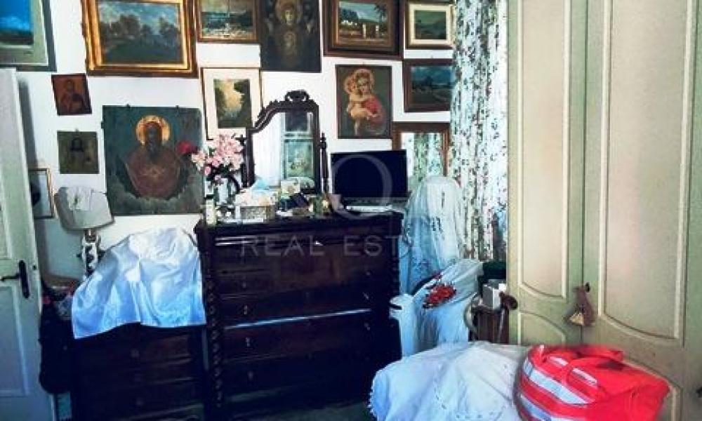 img in gallery