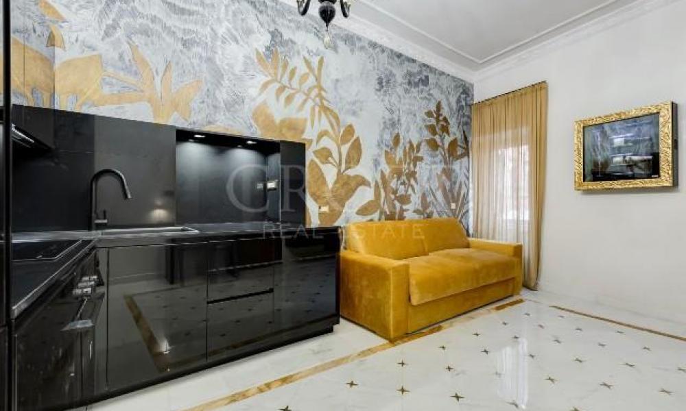 img in gallery