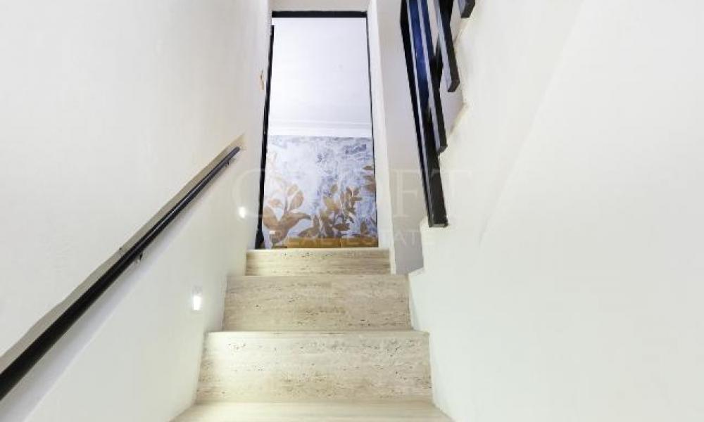 img in gallery