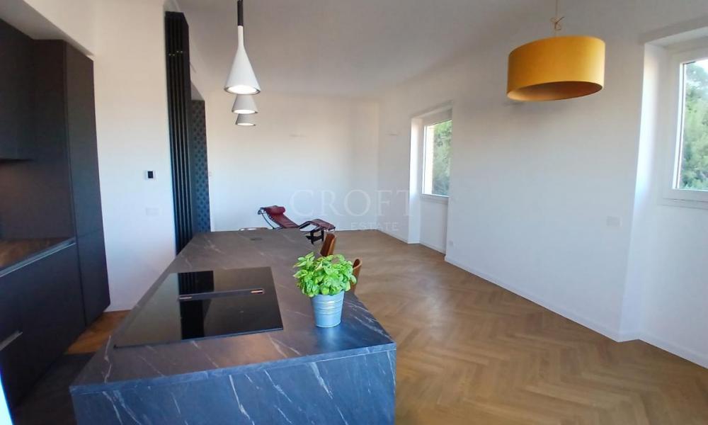 img in gallery