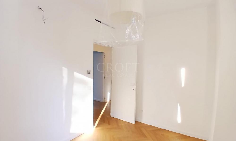 img in gallery