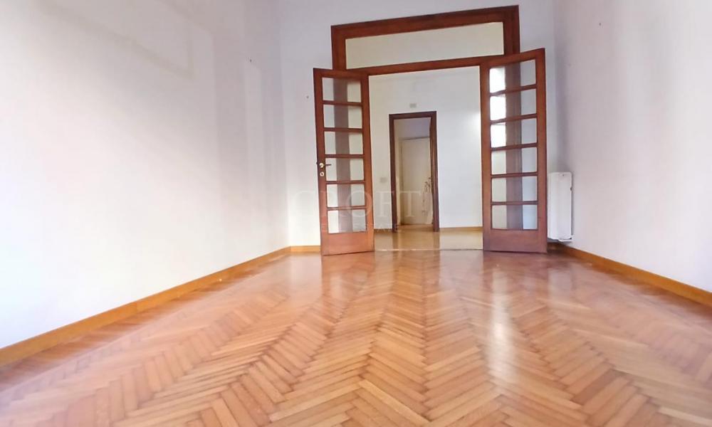 img in gallery