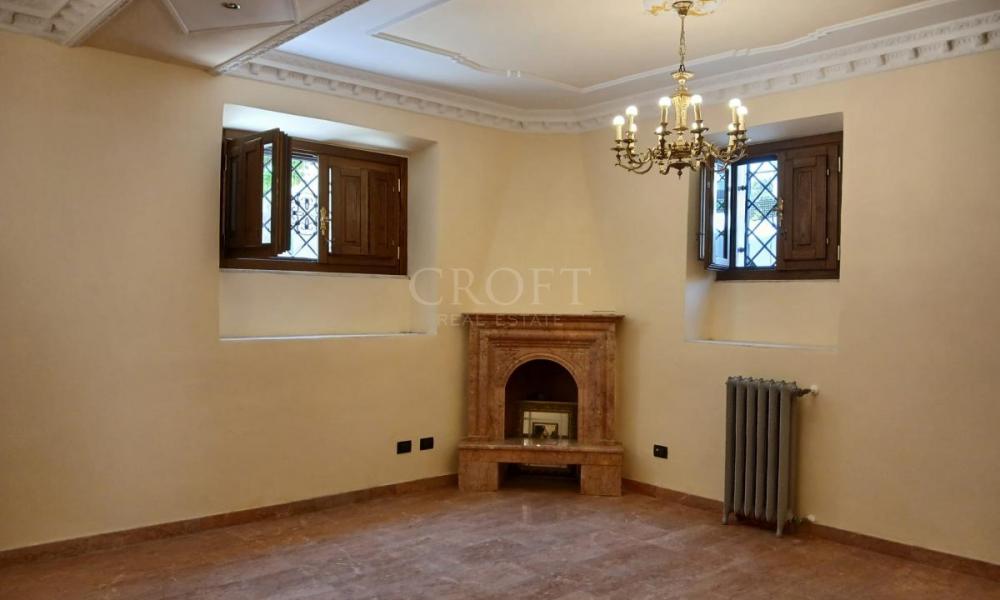 img in gallery