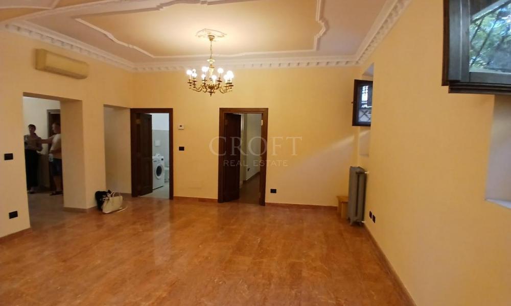 img in gallery