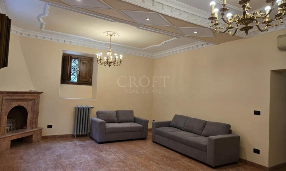 img in gallery
