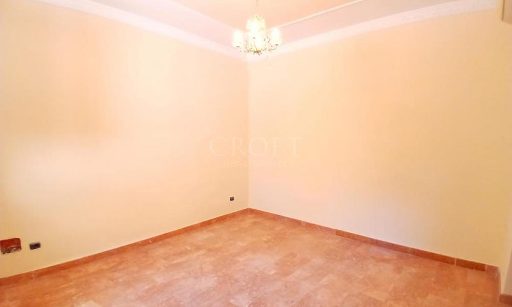 img in gallery