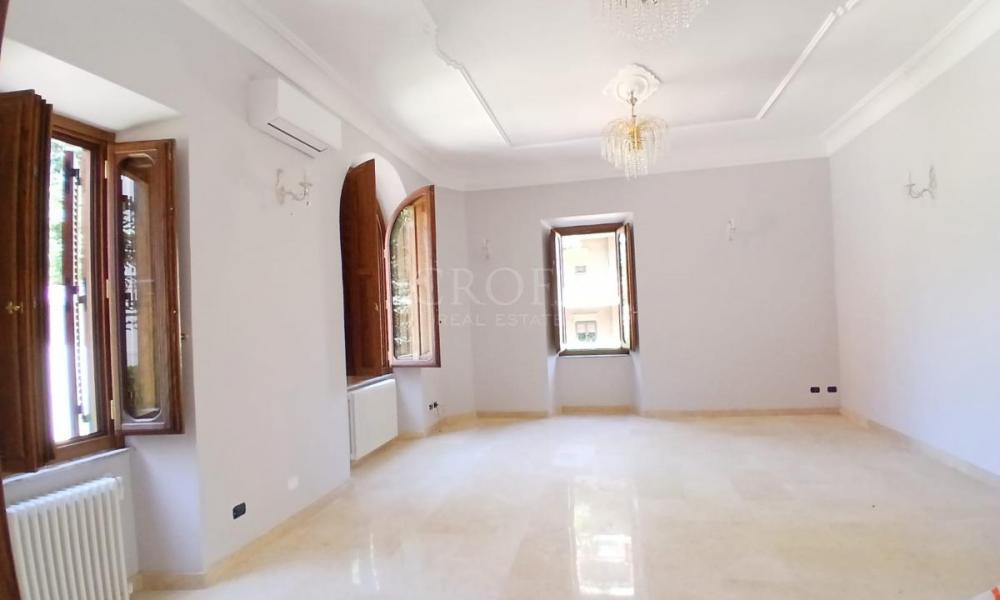 img in gallery