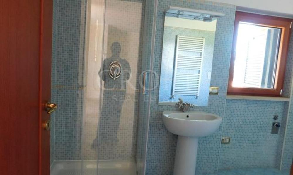 img in gallery
