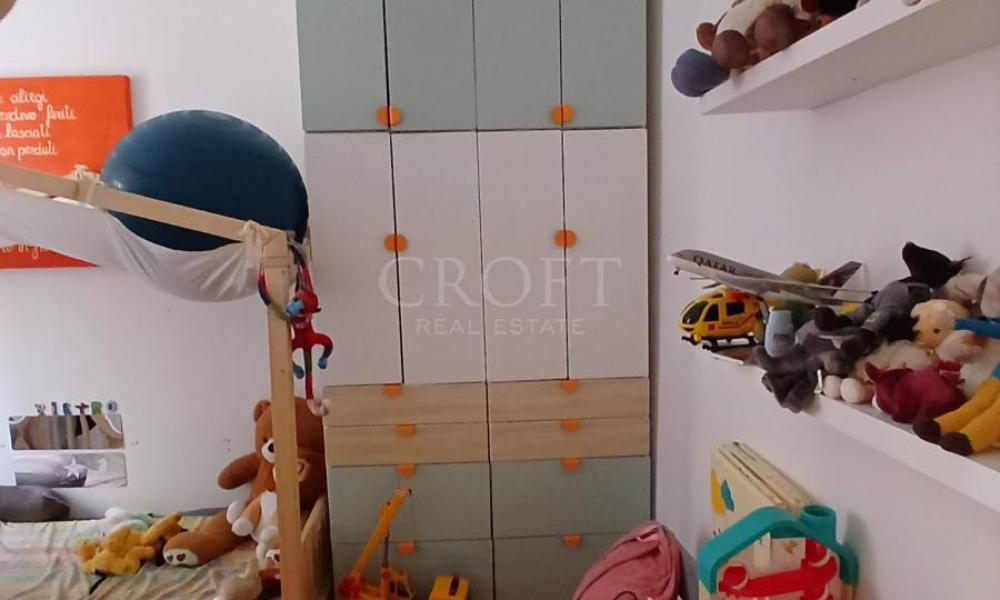 img in gallery