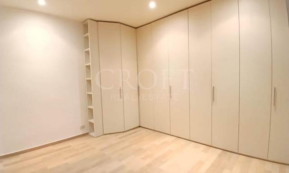 img in gallery