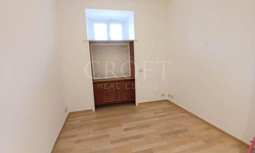 img in gallery