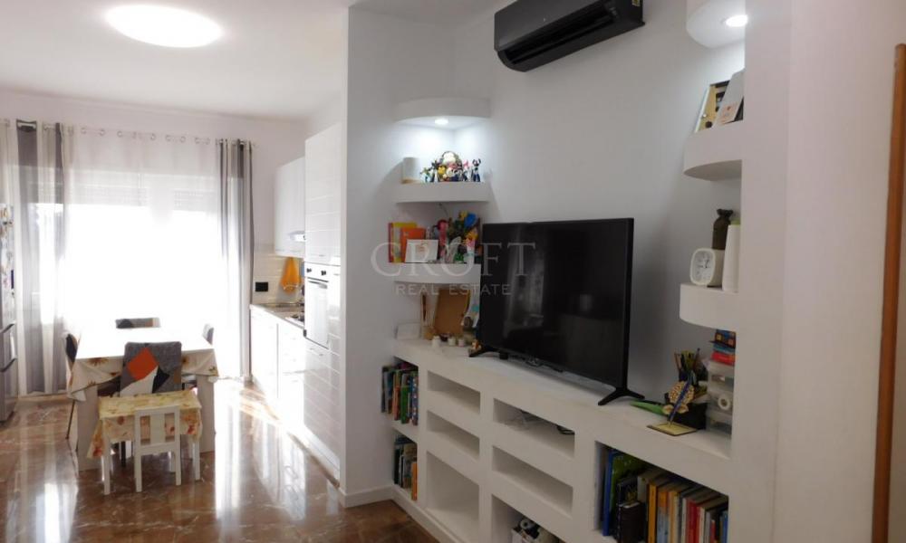 img in gallery