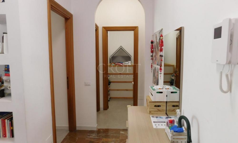 img in gallery