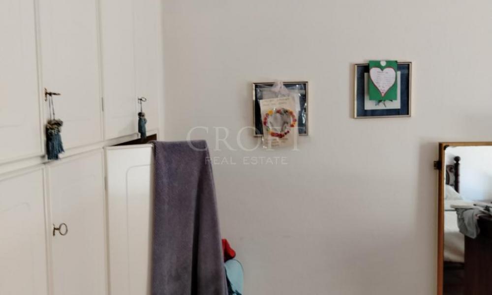 img in gallery