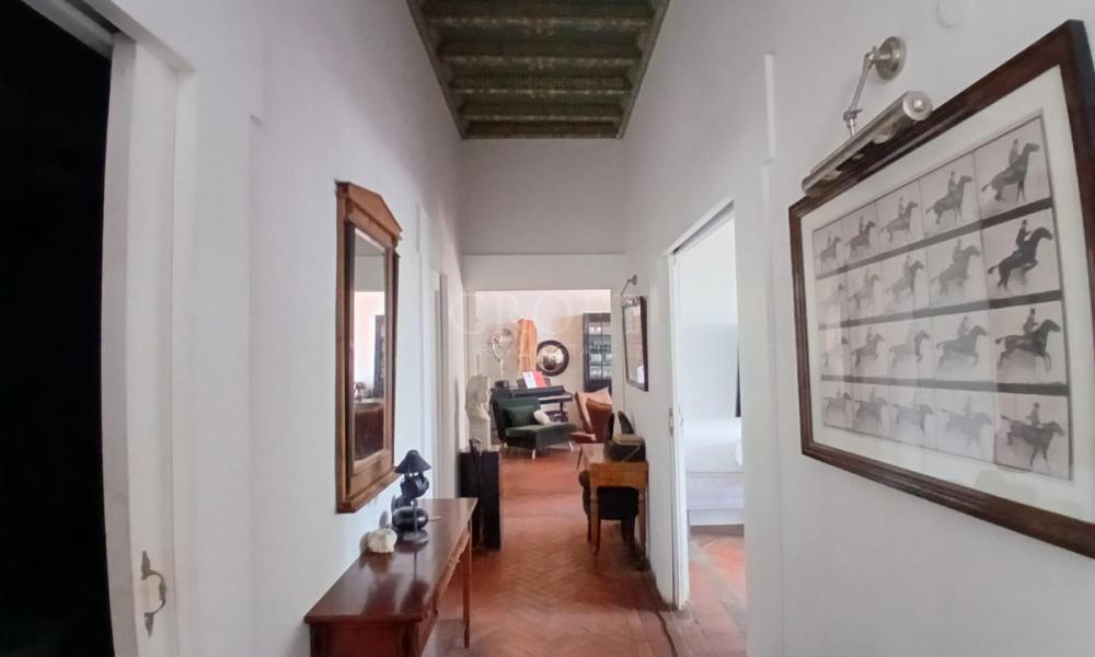 img in gallery