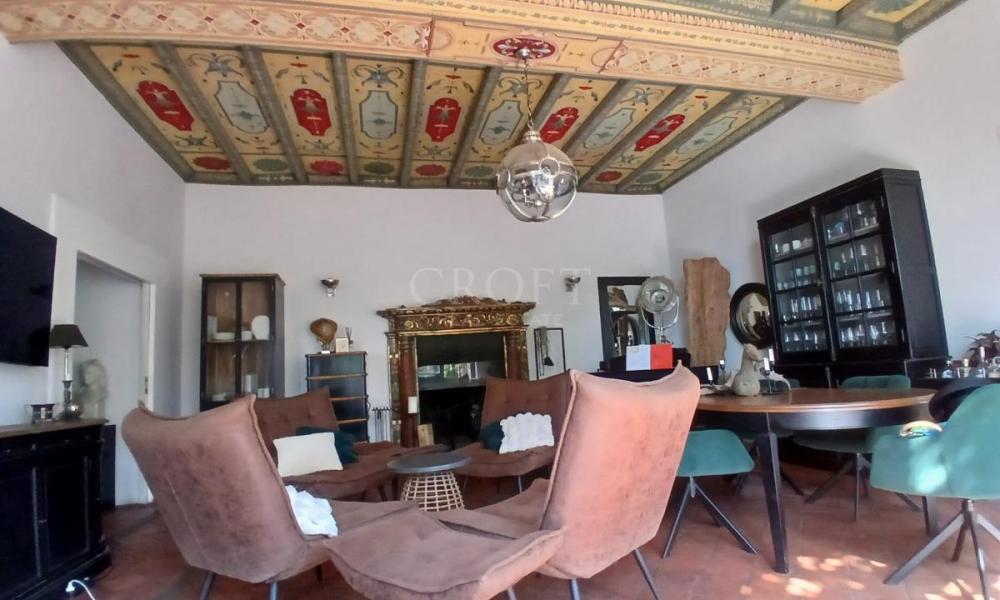 img in gallery