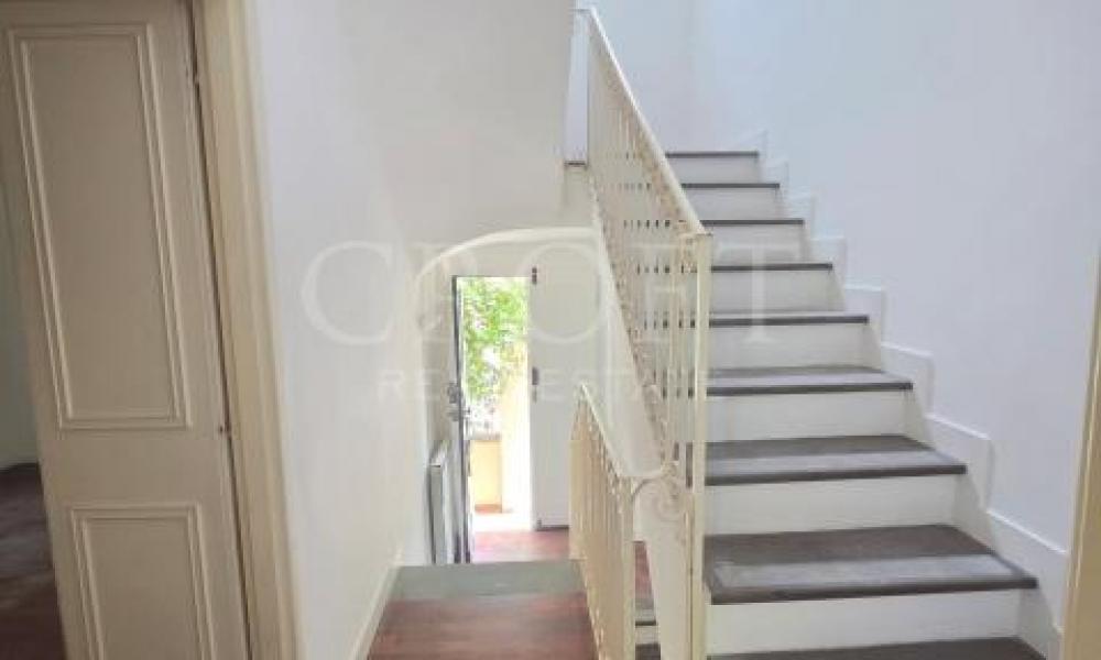 img in gallery