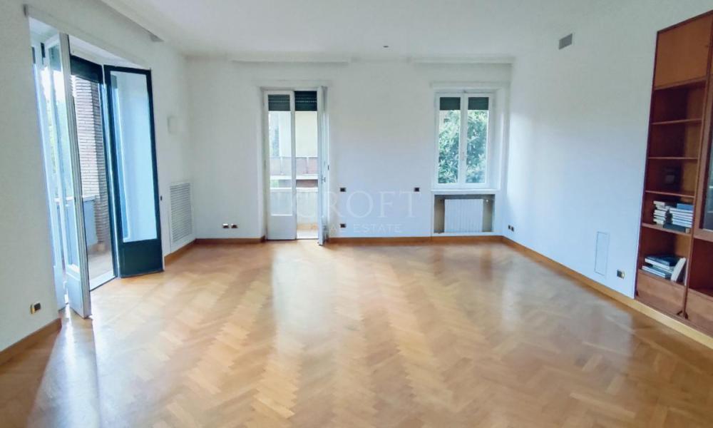 img in gallery