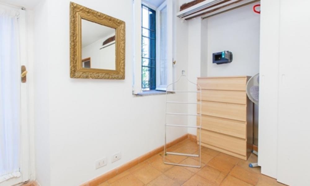 img in gallery