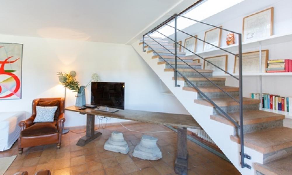 img in gallery