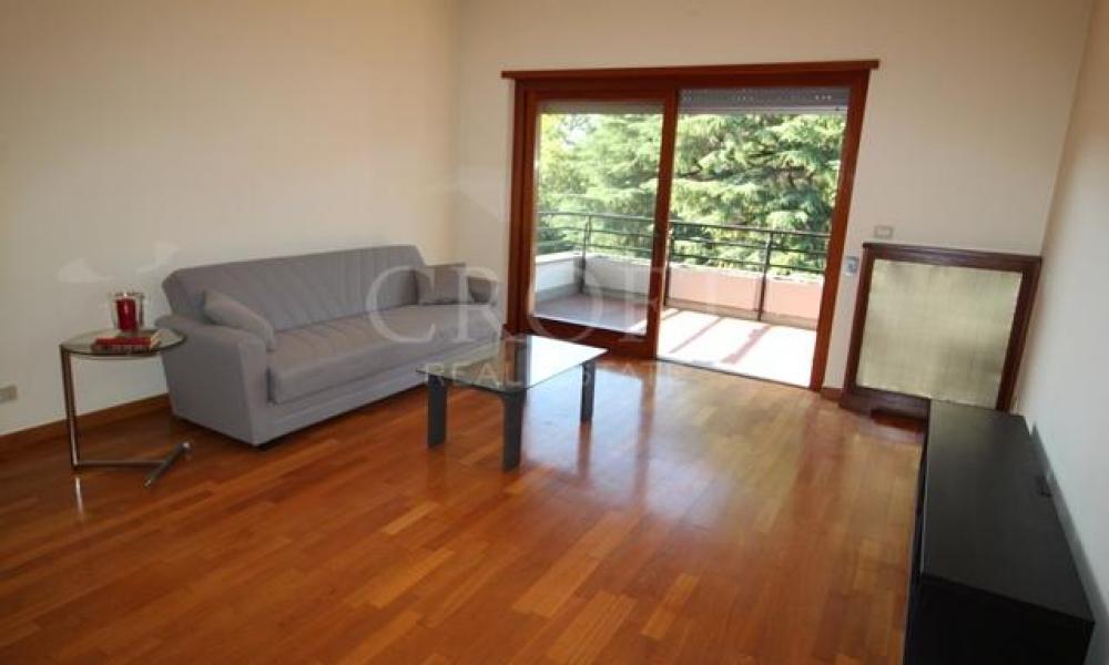 img in gallery