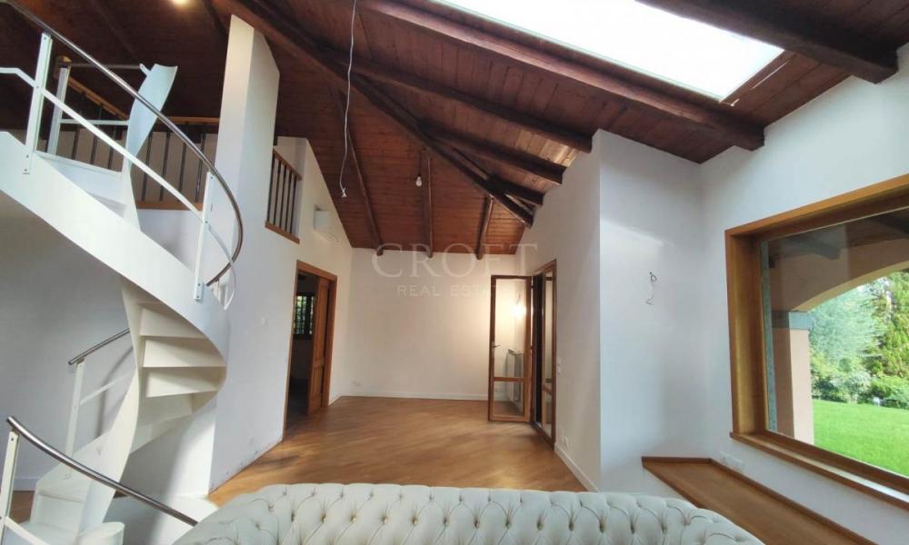 img in gallery