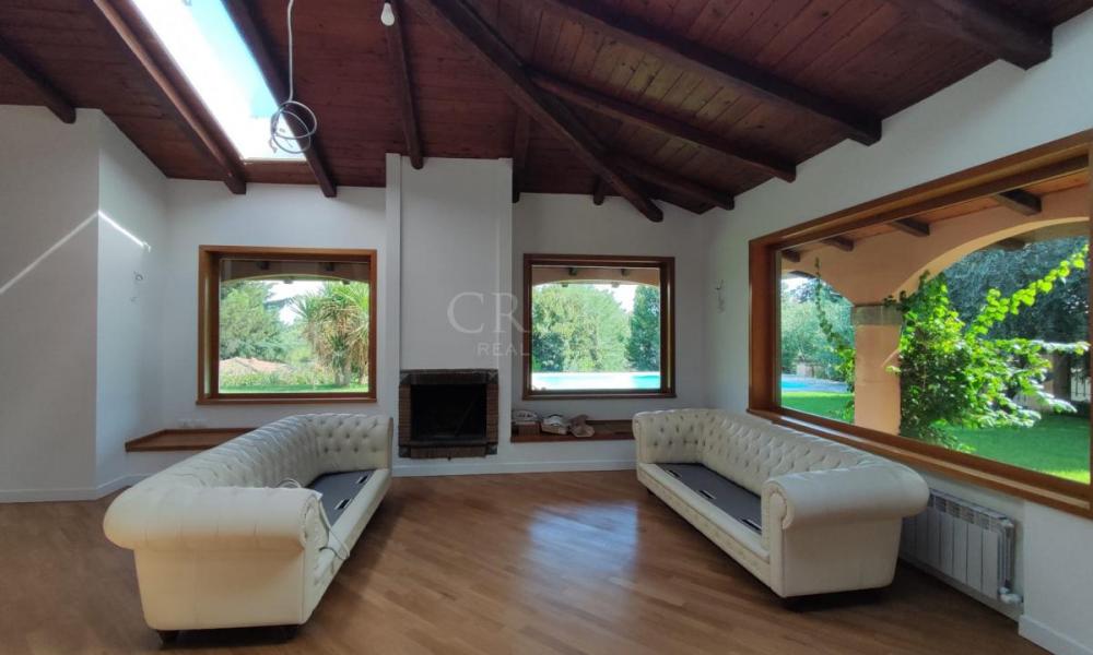 img in gallery