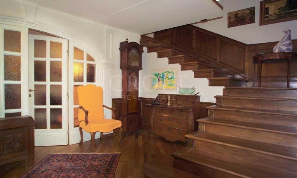 img in gallery