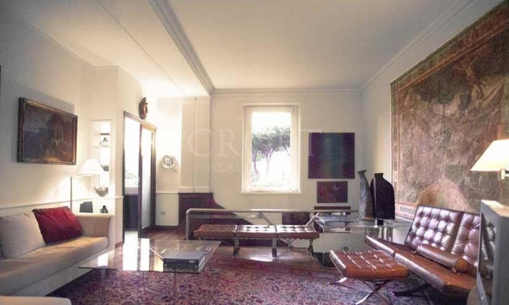 img in gallery