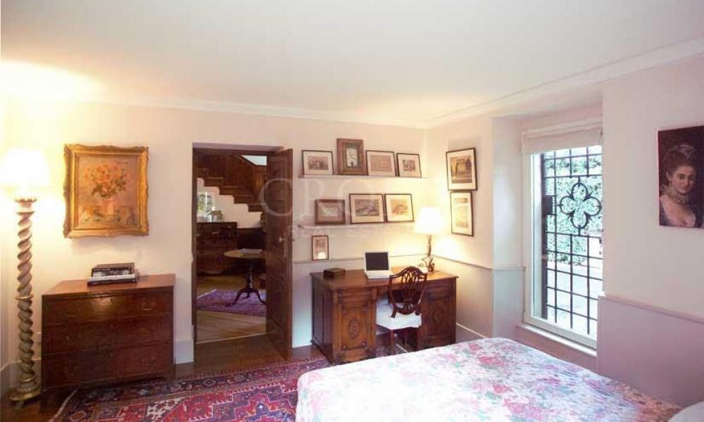 img in gallery