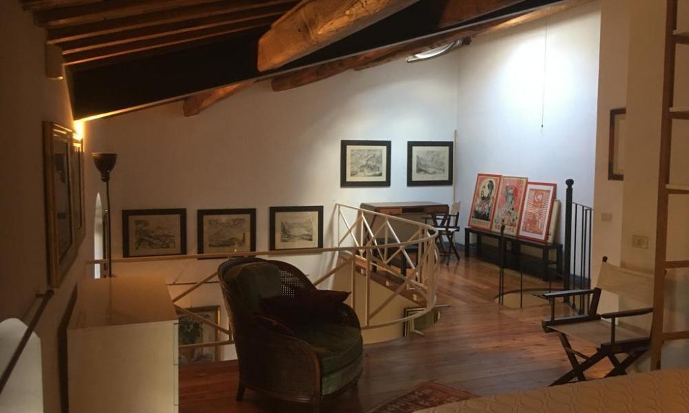 img in gallery