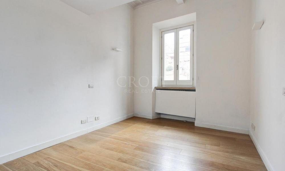 img in gallery