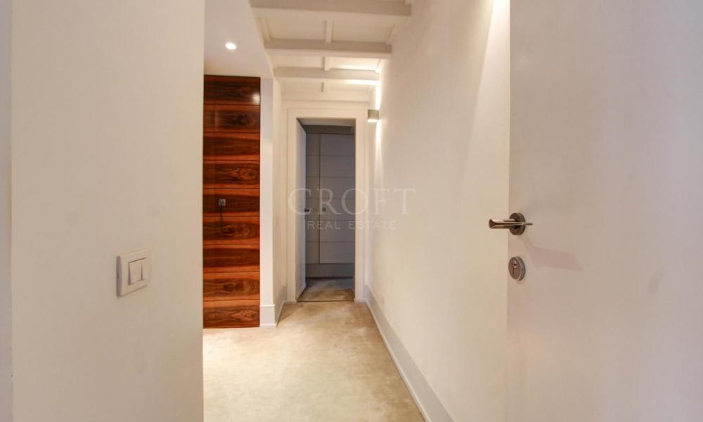 img in gallery