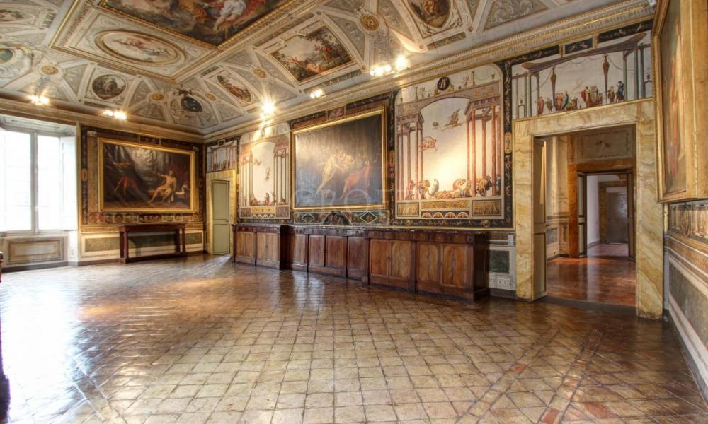 img in gallery
