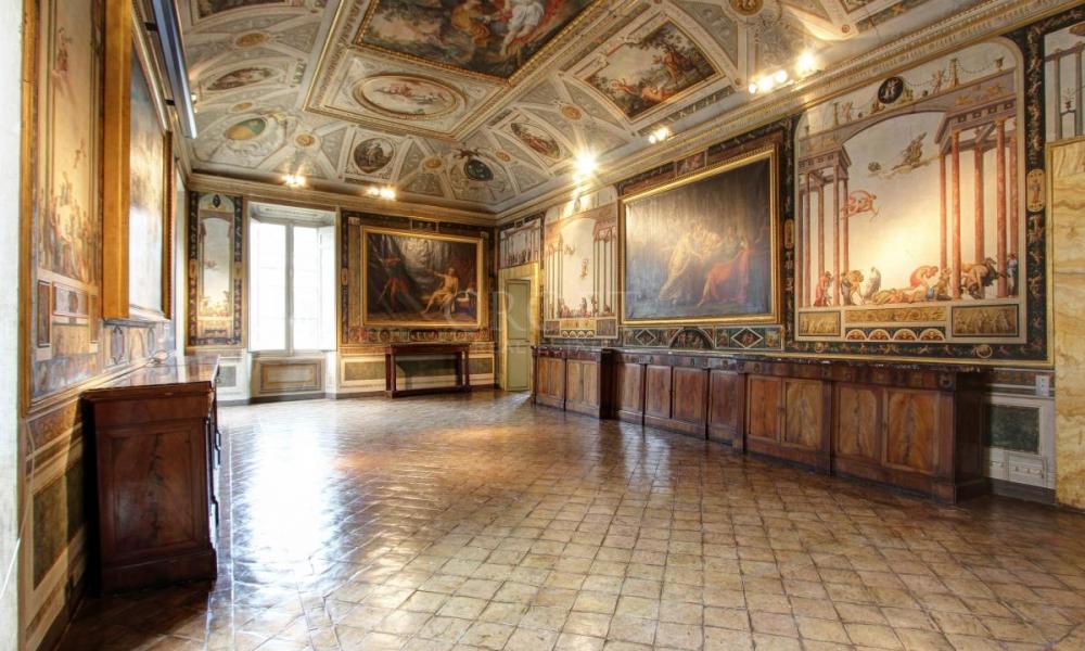 img in gallery
