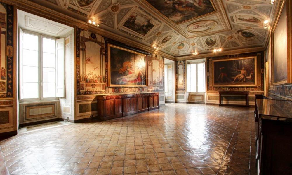 img in gallery