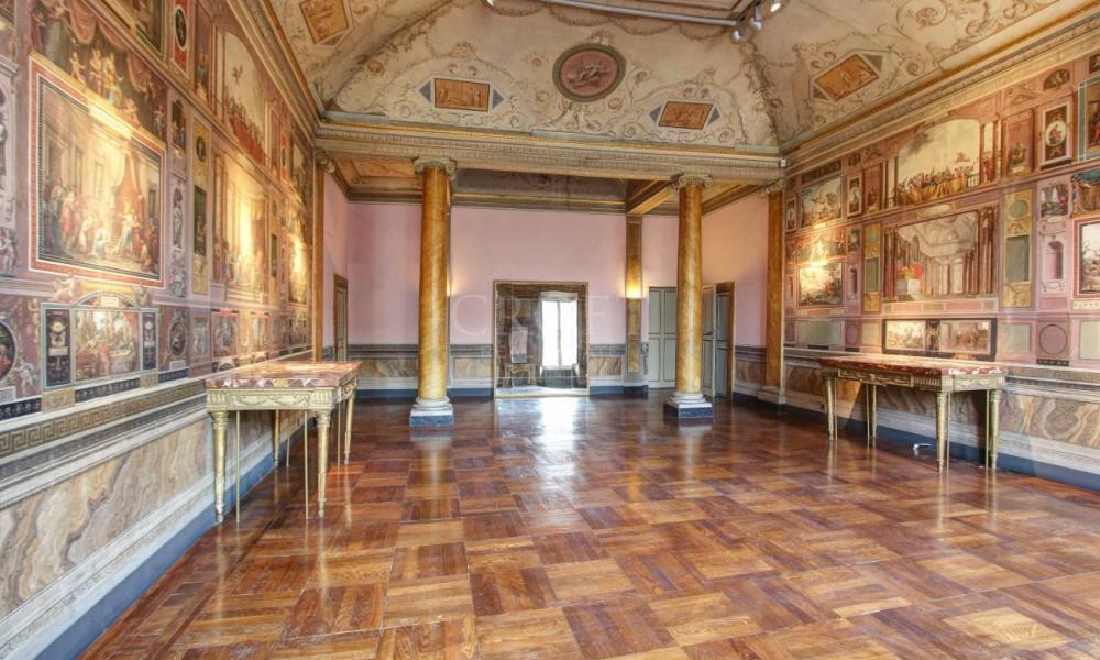 img in gallery
