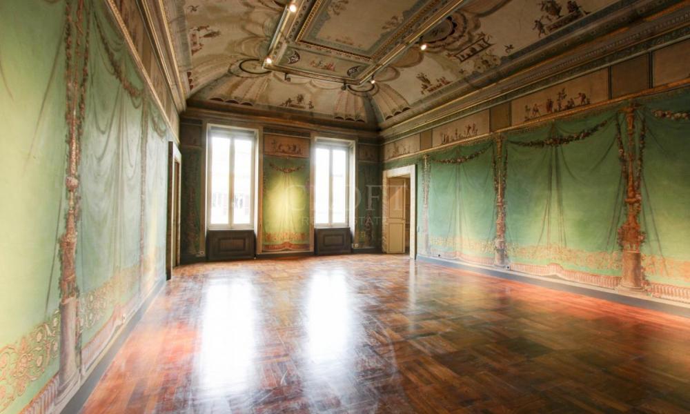 img in gallery