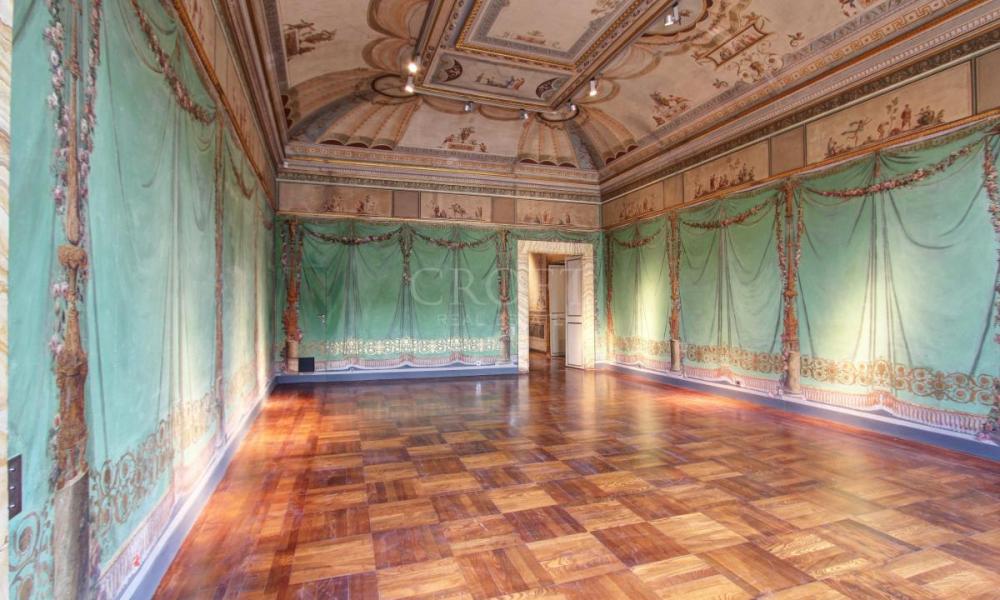 img in gallery
