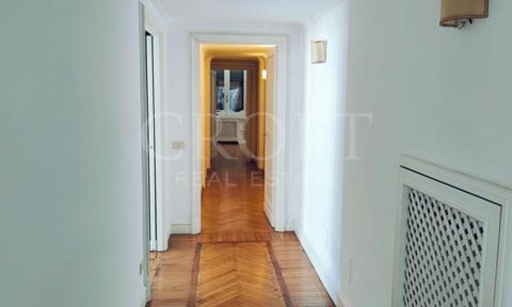 img in gallery