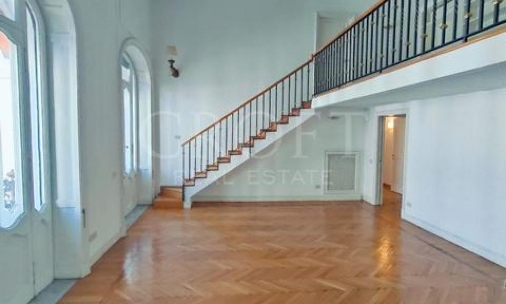 img in gallery