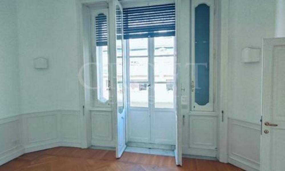 img in gallery